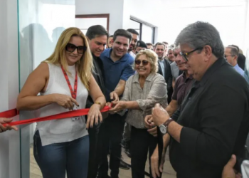 João Azevedo entrega Centro de Comando das polícias no Sertão