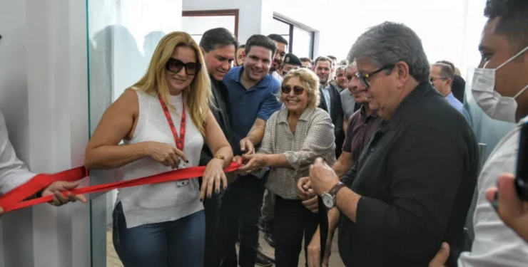 João Azevedo entrega Centro de Comando das polícias no Sertão