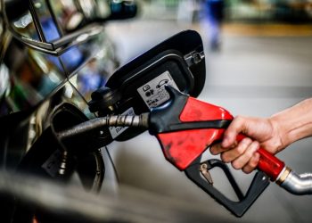 Gasolina fica 5,18% mais cara a partir de hoje nas refinarias