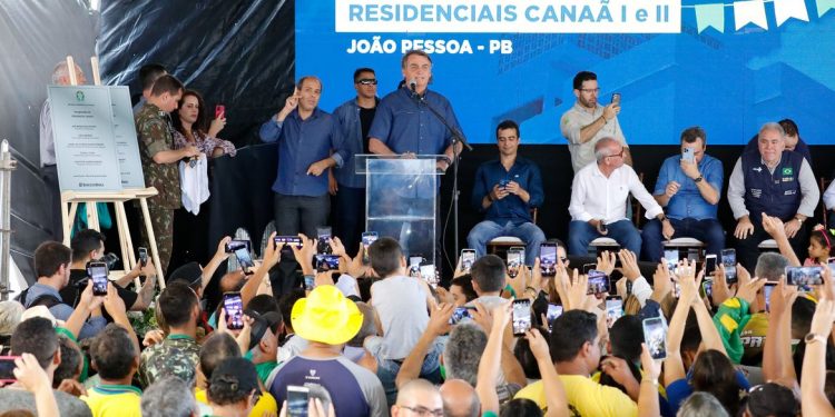 Bolsonaro: aumento do Auxílio Brasil pode superar efeitos da pandemia