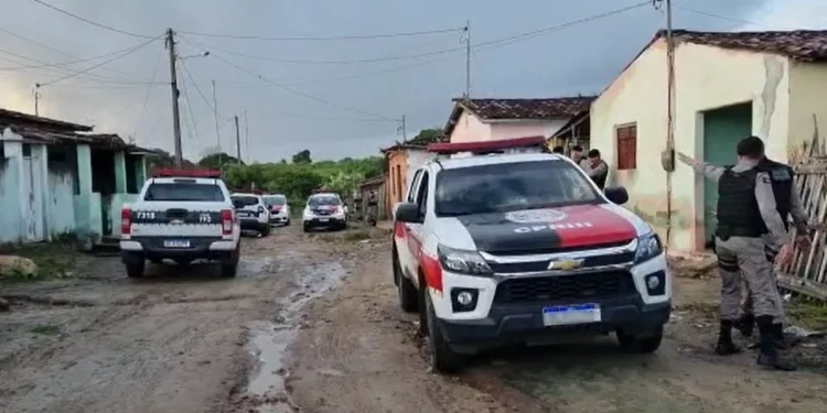 Polícias Civil e Militar fazem operação para desarticular facção criminosa na PB