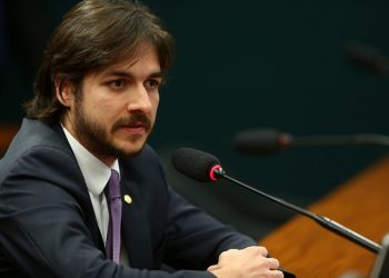 Aproveitando a guerra na base governista, Pedro acena aos Republicanos