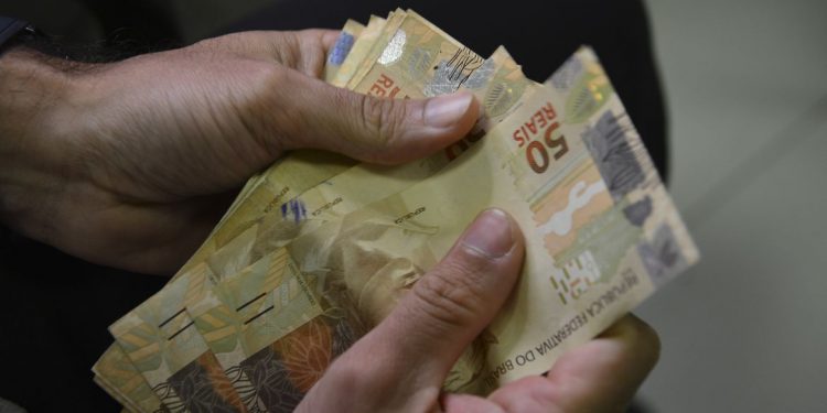 Caixa começa a pagar parcela de junho do Auxílio Brasil
