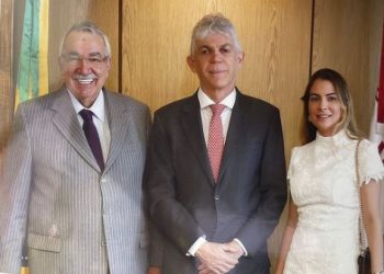 Deputado diz que medalha concedida a Ricardo Coutinho é um escárnio com o povo praraibano