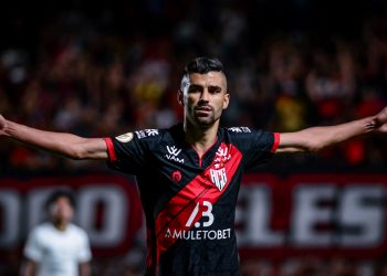Corinthians perde para o Atlético-GO e precisa golear em casa para avançar na Copa do Brasil