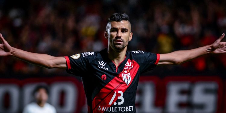 Corinthians perde para o Atlético-GO e precisa golear em casa para avançar na Copa do Brasil