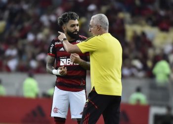 Flamengo fura retranca de Felipão, mas esbarra na má pontaria