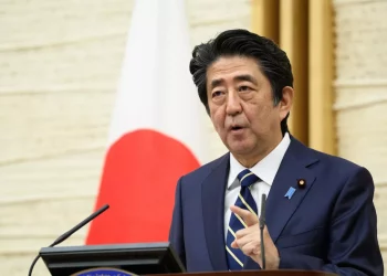 Ex-premiê japonês Shinzo Abe morre após ser baleado em comício