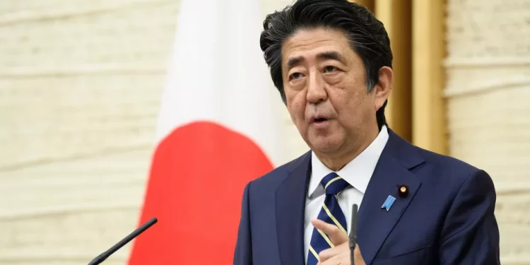 Ex-premiê japonês Shinzo Abe morre após ser baleado em comício