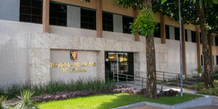Tribunal de Contas abre edital de concurso com salário de até R$ 33 mil