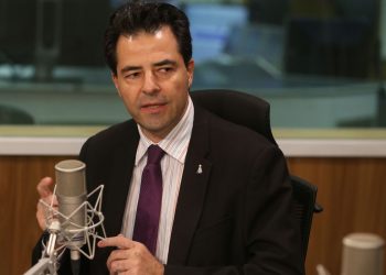 Além de combustíveis e energia, conta de celular também terá desconto, diz ministro