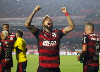 Flamengo vence em SP e abre vantagem na semi da Copa do Brasil