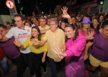 Com Lucas e Pollyanna, João inaugura comitê em Bayeux