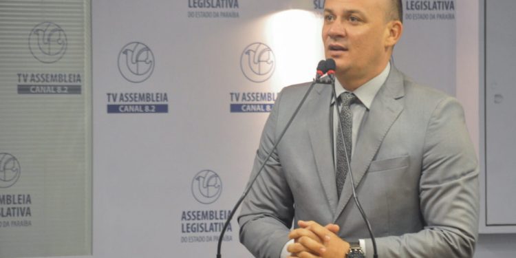 Cabo Gilberto lidera corrida pela Câmara Federal