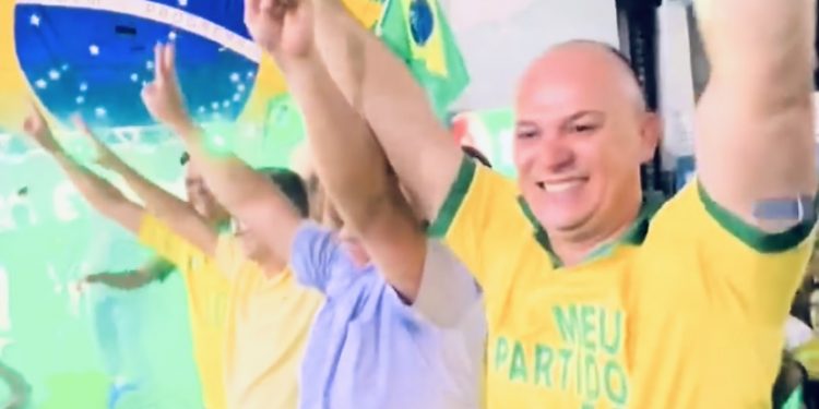 Diante de ginásio lotado, Cabo Gilberto lança candidatura a Deputado Federal