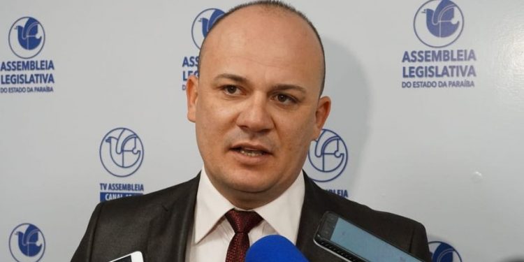 Cabo Gilberto cobra votação das contas de Ricardo, engavetados na AL há quase 1 ano