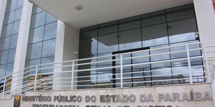 MPT-PB apura denúncia de demissão e perseguição a enfermeiros por causa do novo piso salarial