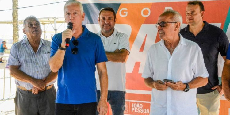 Cícero Lucena autoriza troca da iluminação por LED em Tambaú e ação já beneficia 17 bairros