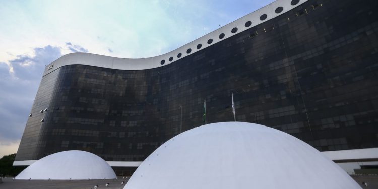 Ministro do TSE nega pedido para investigar caravanas pró-Bolsonaro