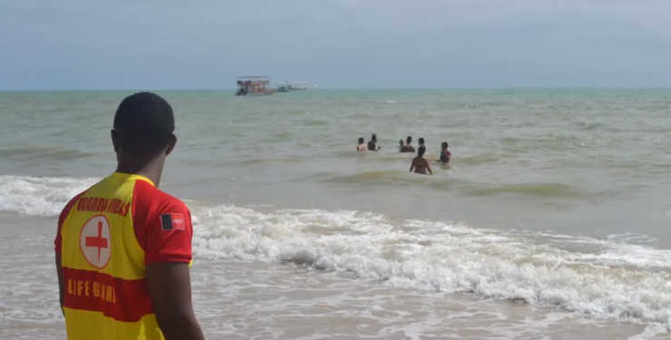 Bombeiros encontram corpo de rapaz desaparecido no mar do Litoral Sul de João Pessoa