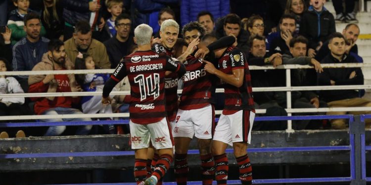 VÍDEOS – Pedro brilha e comanda goleada do Flamengo sobre Vélez, na Argentina
