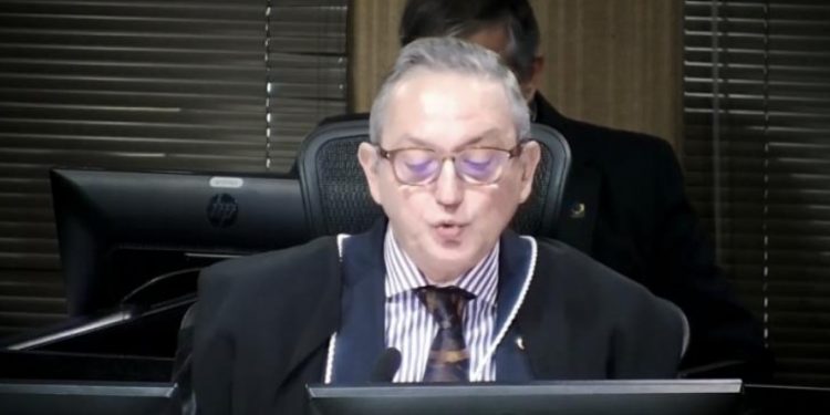 Por unanimidade, pleno do TRE indefere registro de candidatura de Ricardo Coutinho (PT)