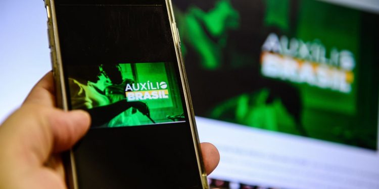 Caixa começa a pagar hoje parcela de setembro do Auxílio Brasil