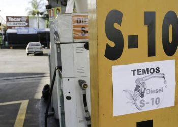 Petrobras anuncia redução de R$ 0,30 no preço do diesel