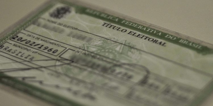 Termina prazo para tirar versão impressa do título eleitoral
