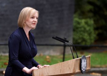 Primeira-ministra britânica renuncia ao cargo, após 45 dias