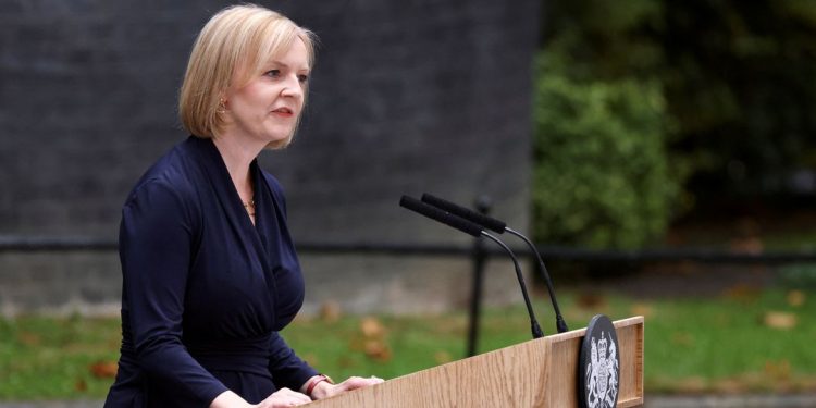 Primeira-ministra britânica renuncia ao cargo, após 45 dias