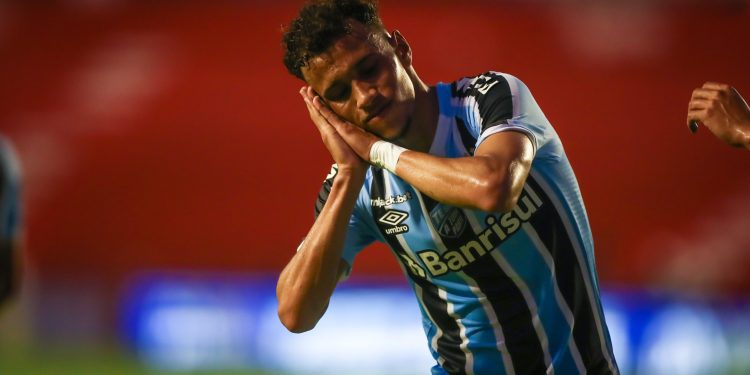 Grêmio goleia o rebaixado Náutico e está de volta à Série A
