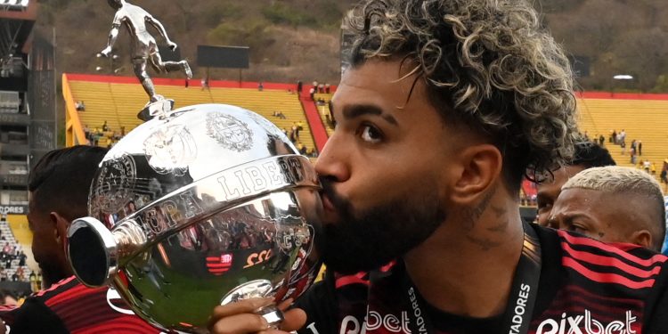 Flamengo bate o Atlhetico-PR e é tri da Libertadores