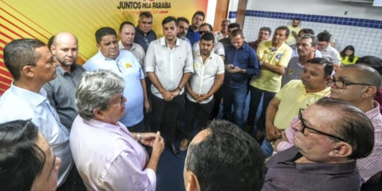 67 prefeitos reafirmam apoio à reeleição de João Azevêdo