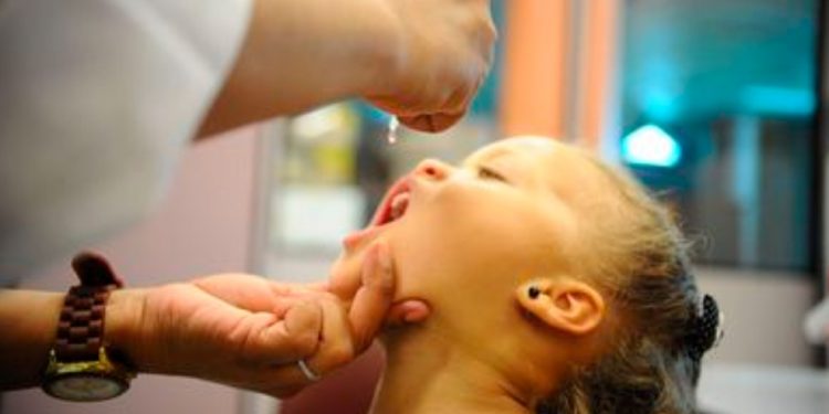 Especialistas destacam segurança da vacinação completa contra pólio