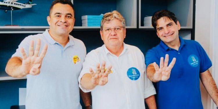 Ex-prefeito Pedrito muda de lado e anuncia apoio a João Azevêdo