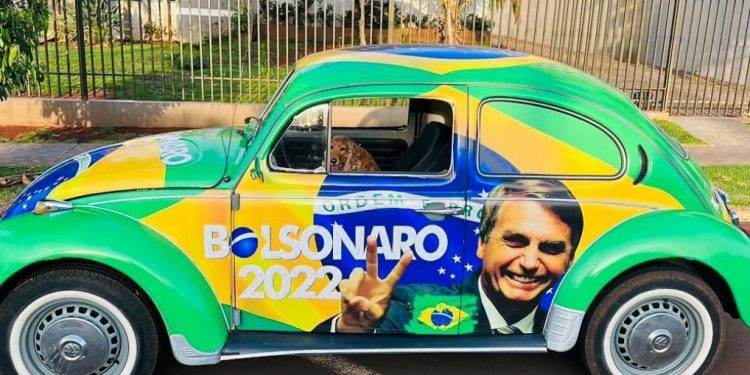 Justiça proíbe circulação de Fusca com propaganda de Bolsonaro