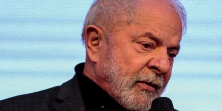 Lula não vai ao debate da TV Record