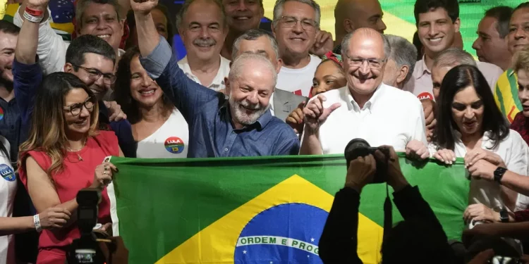 Em discurso de vitória, Lula diz que vai dialogar com empresários