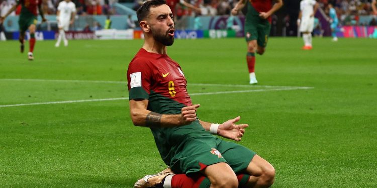 Bruno Fernandes brilha e garante vaga de Portugal nas oitavas