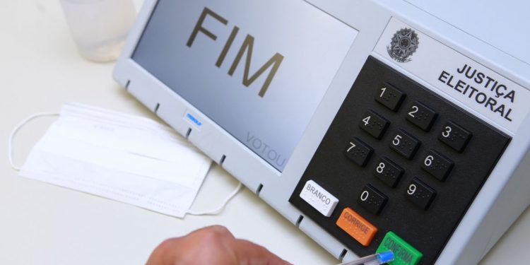 Ministério da Defesa entregará relatório sobre urnas ao TSE na quarta-feira