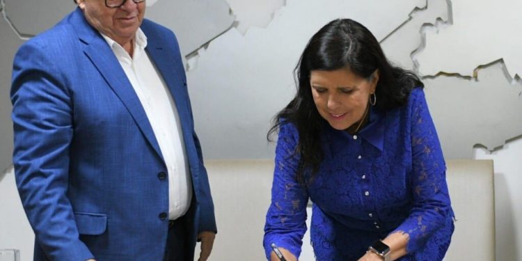 João se licencia e Lígia Feliciano assume o governo