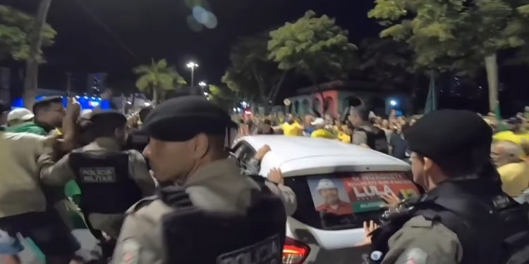 Petista é presa após atropelar três pessoas em protesto pró Bolsonaro, em Jpa