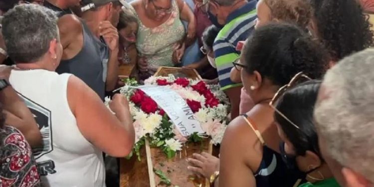 Corpo de Luzinete é sepultado sob forte comoção