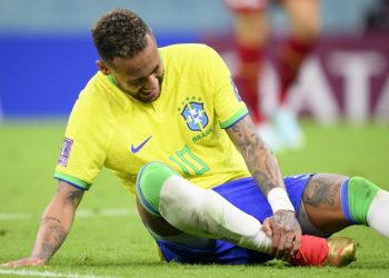 Neymar e Danilo estão fora da primeira fase da Copa