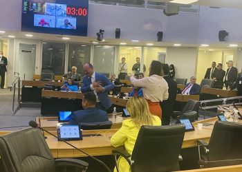 Em clima de campanha, AL aprova título de cidadão praraibano a Bolsonaro