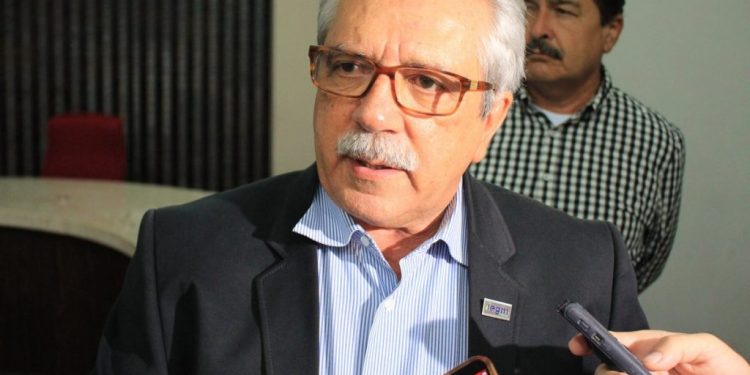 Presidente do TCE critica AL por demora em votar contas de governadores