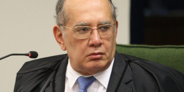 Gilmar Mendes “legisla” no lugar da Câmara e autoriza auxílio fora do teto de gastos