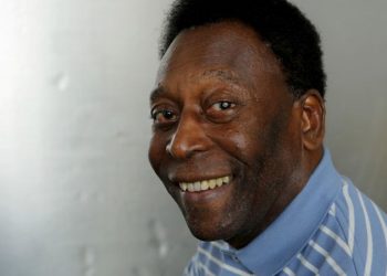 Pelé tem progressão de doença oncológica, informa boletim médico