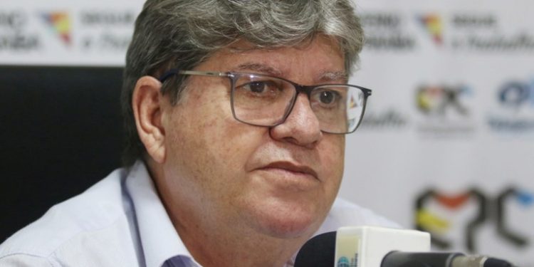 João anuncia piso da enfermagem em folha complementar a partir de quinta-feira (2)